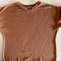 Top marrone a maniche corte in maglia