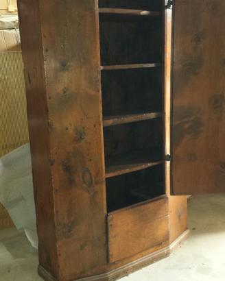 credenza in larice del 700