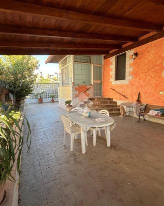 VILLA A SCHIERA A BARLETTA