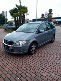 Volkswagen Touran 2.0 TDI DPF Highline 7 POSTI