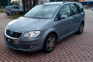 Volkswagen Touran 2.0 TDI DPF Highline 7 POSTI