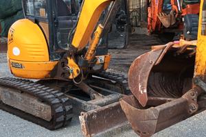 JCB 8032
