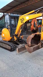 JCB 8032