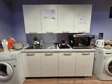 CUCINA LINEARE BIANCA CON LAVELLO 180 CM