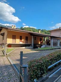 Appartamento con magazzino, cortile e tettoia