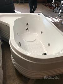 Vasca idromassaggio angolare