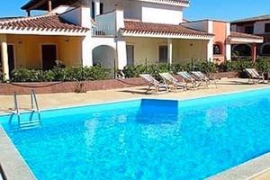 Villetta piscina giardino pochi passi dal mare