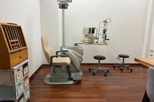 Vendita attività di ottica a Bologna centro