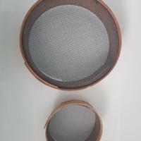 Vecchi setacci in legno