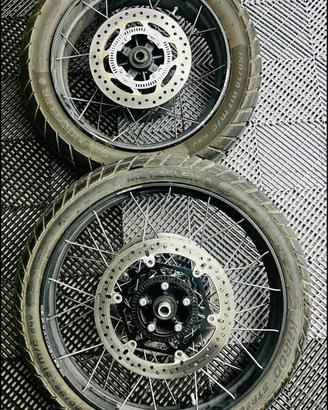 Cerchi a raggi + gomme Triumph Scrambler 1200