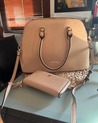 Borsa e portafoglio rosa