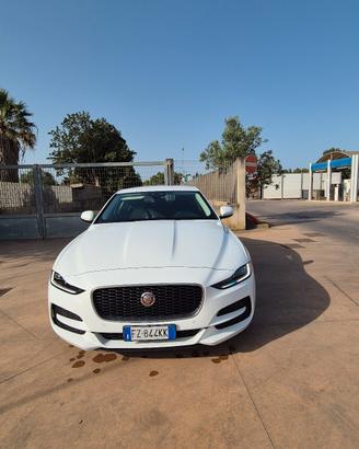 JAGUAR XE 20 D  Sport 180 hp