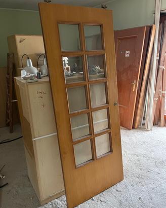 Porte, armadio a muro e termosifoni