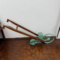 Antica seminatrice  manuale