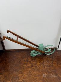 Antica seminatrice  manuale