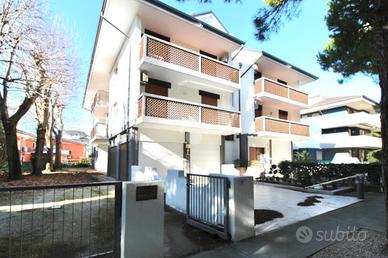 3 LOCALI A LIGNANO SABBIADORO