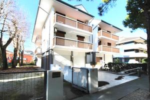 3 LOCALI A LIGNANO SABBIADORO