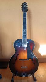 Chitarra semiacustica archtop The Loar