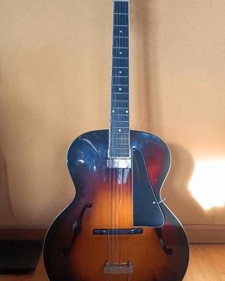 Chitarra semiacustica archtop The Loar