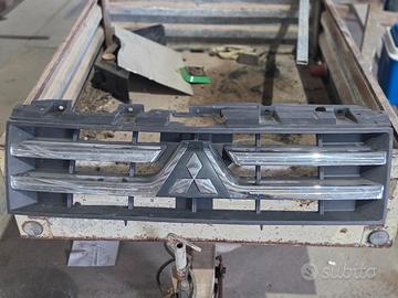 Calandra anteriore Mitsubishi originale – usata