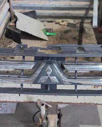Calandra anteriore Mitsubishi originale – usata