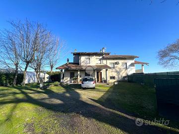 CASA SEMINDIPENDENTE A MIRANDOLA