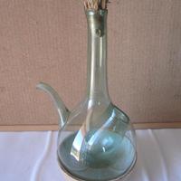 Antico decanter  vino in vetro con tappo vintage
