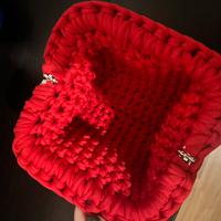 Borsa fatta con fettuccia colore rosso