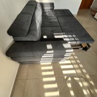 Divano grigio antracite tre posti