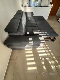 Divano grigio antracite tre posti