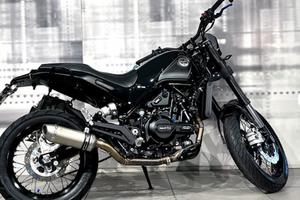 moto Benelli Trail 500