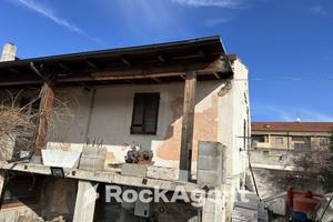 CASA SINGOLA CON GIARDINO