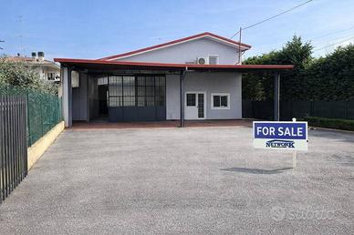 Immobile di 412 m² a Desenzano del Garda
