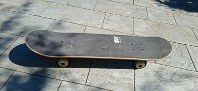 SKATEBOARD INPEDDO BY LOUSY LIVIN