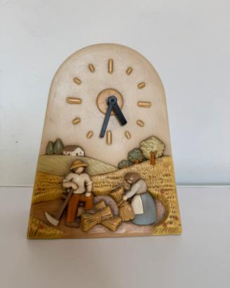 COPPIA VIOLINISTI CON OROLOGIO E ROSE IN CERAMICA FOGLIA ORO AVORIO E
