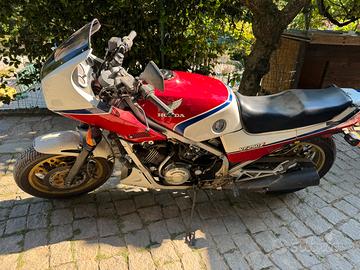 Honda vf 750 f