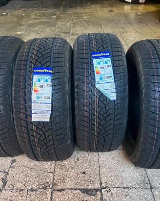 Gomme Nuove 225/55 R16 99H Goodyear UltraGrip Gen-