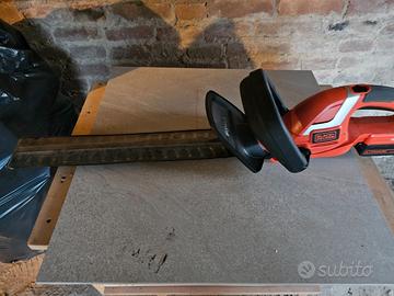 Tagliasiepi black deker