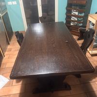 Tavolo in legno con 6 sedie