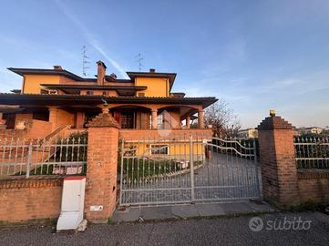 PORZIONE DI BIFAMILIARE A REGGIO NELL'EMILIA