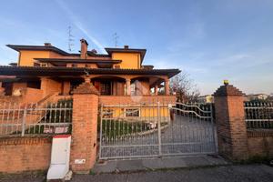 PORZIONE DI BIFAMILIARE A REGGIO NELL'EMILIA