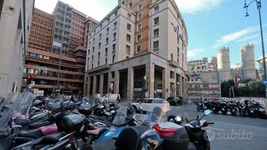 Genova Centro, Piazza Dante: Ampio posto auto
