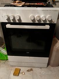 cucina 4 fuochi e forno elettrico 