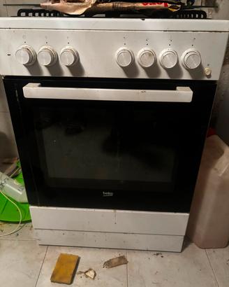 cucina 4 fuochi e forno elettrico 