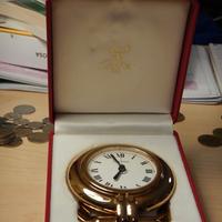 Orologio sveglia Cartier, placcato oro, movimento