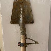 Vanga da giardino molto robusta, con pedivella