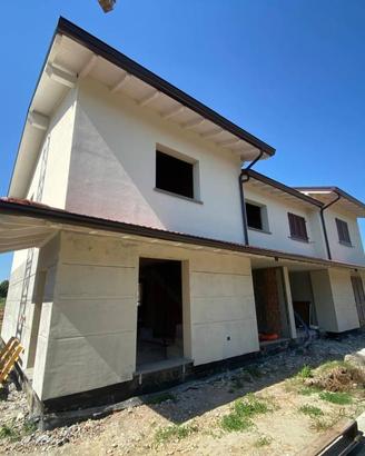 Villa di 180 m² con più di 5 locali e box auto a P