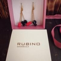orecchini pendenti del marchio Rubino Gioielli 