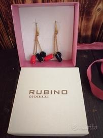 orecchini pendenti del marchio Rubino Gioielli 