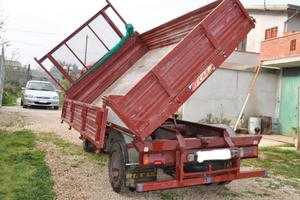 Autocarro trilaterale